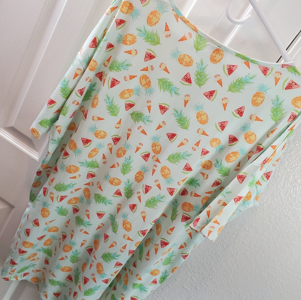 LulaRoe Tropical Tee - Picture 11 of 13